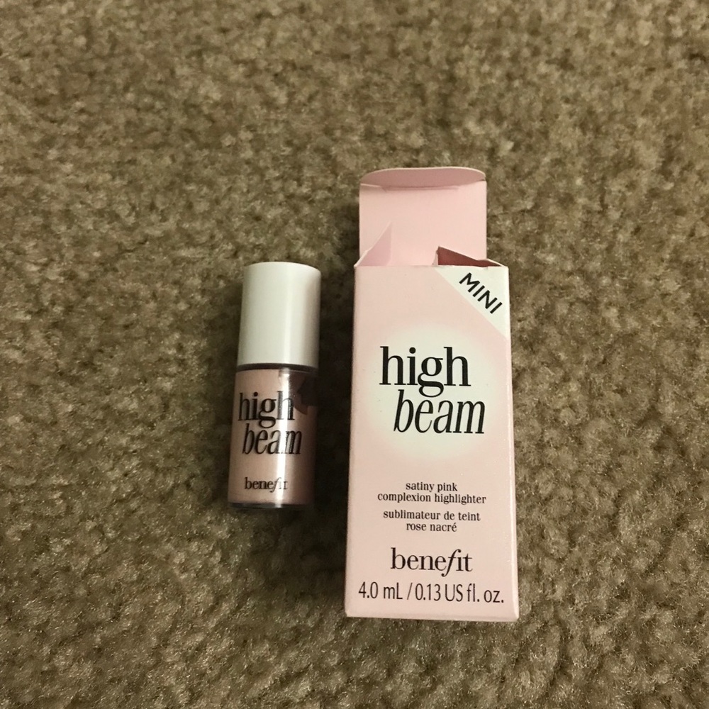 Benefit mini highlighter
